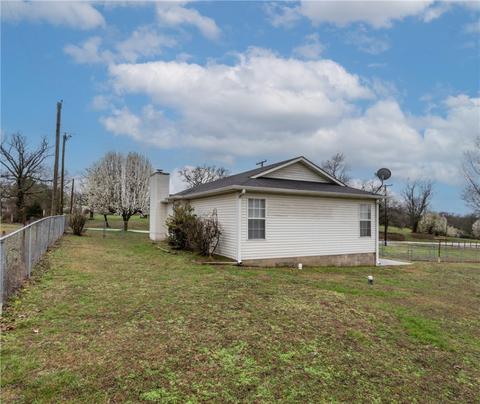1546 3rd St, Gentry, AR 72734 photo 6