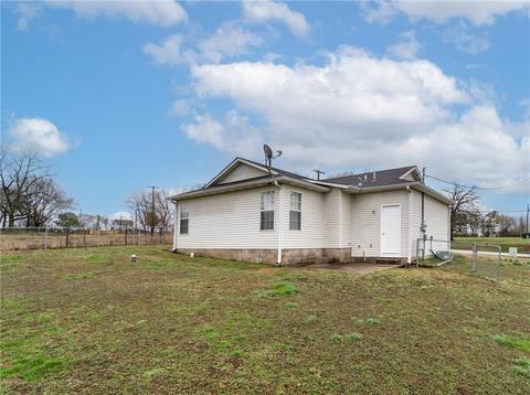 1546 3rd St, Gentry, AR 72734 photo 4