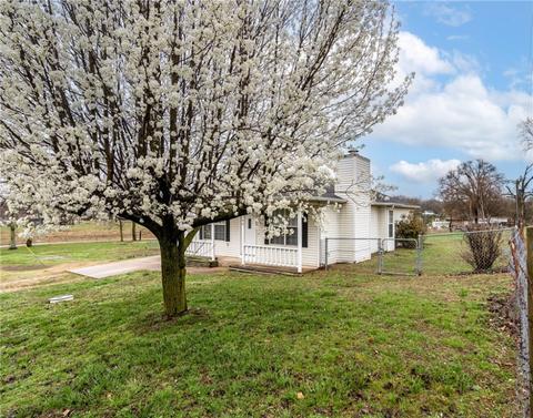 1546 3rd St, Gentry, AR 72734 photo 3