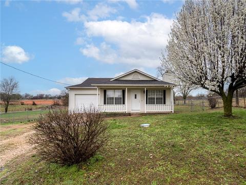 1546 3rd St, Gentry, AR 72734 photo 1