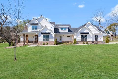 3113 Sassafras Hill Rd, Fayetteville, AR 72703
