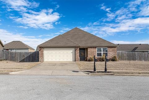 1250 General Marmaduke Dr, Prairie Grove, AR 72753
