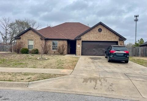 1421 Walker Dr, Rogers, AR 72756