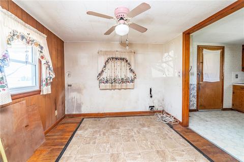 702 W Main St, Gentry, AR 72734