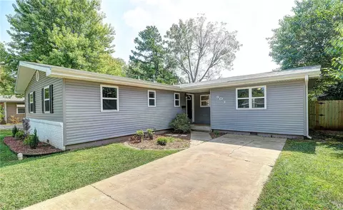 803 NW 9th St, Bentonville, AR 72712