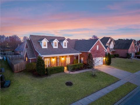 2416 Water Way Dr, Fayetteville, AR 72704