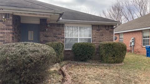 52 Holly Drive #A & B, Bentonville, AR 72712