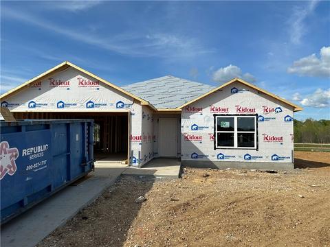 2003 E Fennec St, Siloam Springs, AR 72761