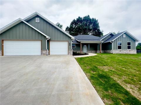 220 Mueller Way, Prairie Grove, AR 72753