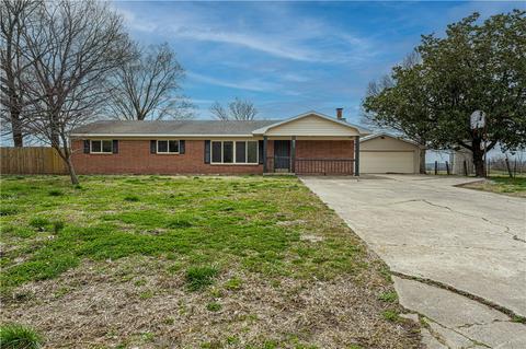 611 E Butler, Prairie Grove, AR 72753