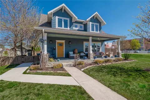 304 SW 3rd St, Bentonville, AR 72712