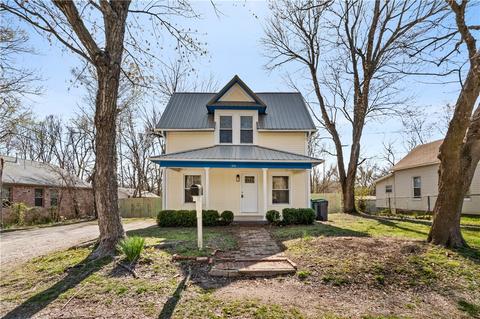 516 E Spring St, Rogers, AR 72756 photo 1