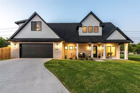 440 Payton Pl, Farmington, AR 72730