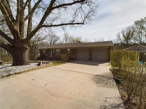 724 Lakeview Dr, Rogers, AR 72756