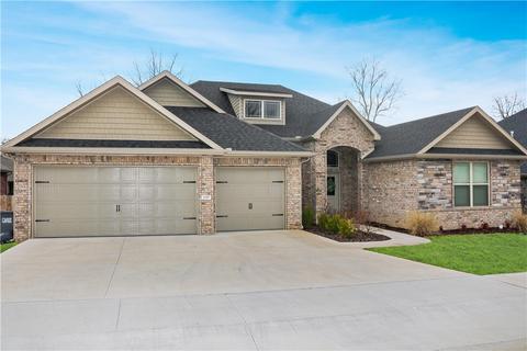 1107 Sycamore St, Cave Springs, AR 72718