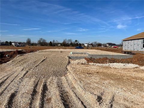 905 W Cottonwood St, Rogers, AR 72758