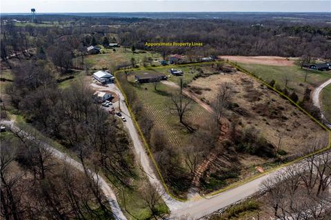 13511 Robbins Rd, Springdale, AR 72762