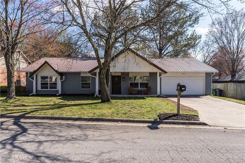 2718 W Magnolia St, Rogers, AR 72758