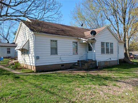 214 Pritchard St, Berryville, AR 72616