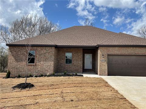 525 Ryder St, Gentry, AR 72734