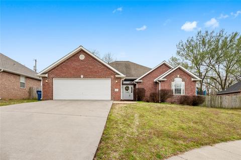 607 Grand Ct, Siloam Springs, AR 72761