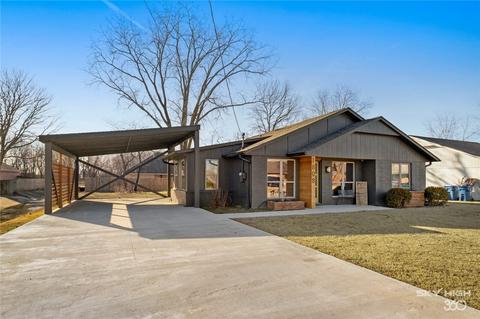 1808 SW D St, Bentonville, AR 72712