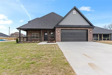 437 Ryder St, Gentry, AR 72734