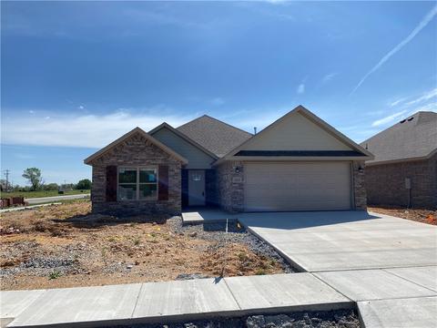 1020 Riverside Dr, Centerton, AR 72719