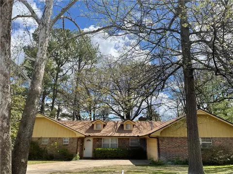 605 Crestwood St, Springdale, AR 72762