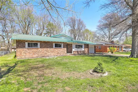 1712 W Emma Ave, Springdale, AR 72762
