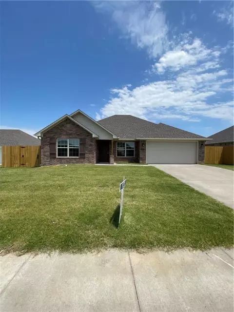 2112 Brown Bear Ln, Gentry, AR 72734