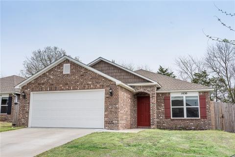 1030 S Kingfisher Ln, Fayetteville, AR 72701