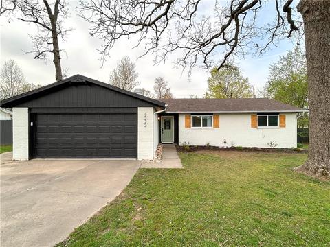 2222 W Perry Rd, Rogers, AR 72758