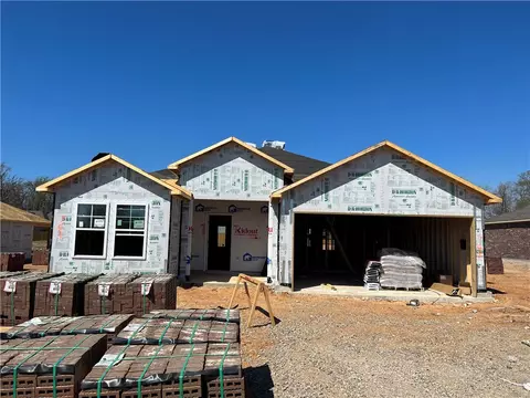 701 Buffalo Ave, Gentry, AR 72734