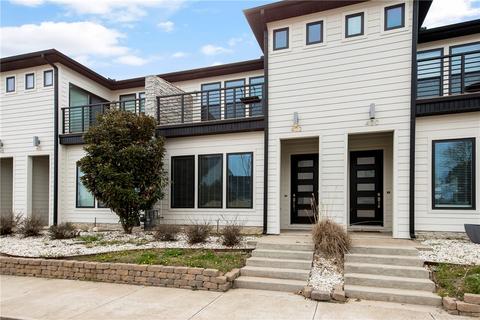 402 SW C St, Bentonville, AR 72712