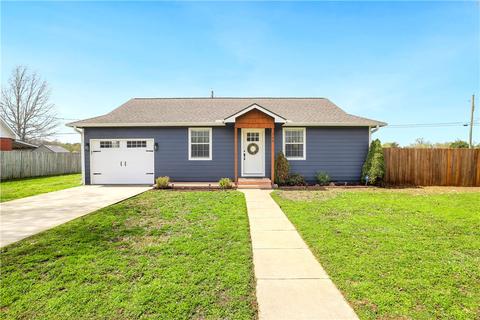 360 S Holly St, Siloam Springs, AR 72761