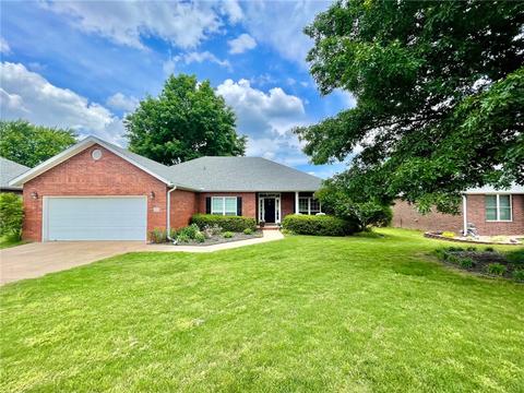 2450 Indian Oaks Trl, Springdale, AR 72762