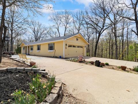 1 Regent Ln, Bella Vista, AR 72715