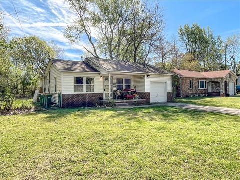 317 N West End St, Springdale, AR 72762