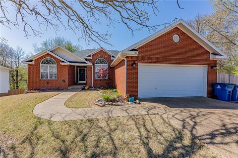 105 NW Erika Ct, Bentonville, AR 72712