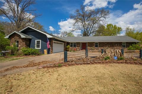 1404 Robinhood Rd, Bentonville, AR 72712