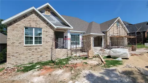 3946 E Spyglass Hill Dr, Fayetteville, AR 72701