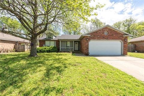 3076 N Quail Creek Dr, Fayetteville, AR 72703