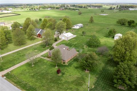 2346 Country Ln, Springdale, AR 72762