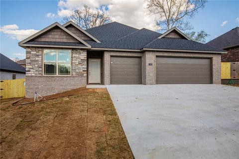 1102 Hickory St, Cave Springs, AR 72718