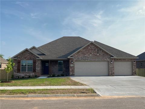 121 W Pitts St, Farmington, AR 72730