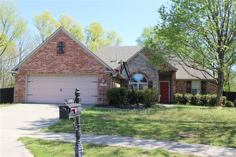 3592 W Donnington Dr, Fayetteville, AR 72704