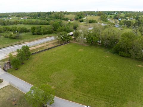 550 Beau Chalet Dr, Bentonville, AR 72713