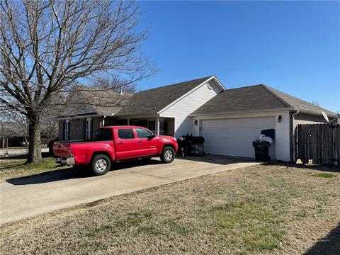 1012 S Colonial Dr, Fayetteville, AR 72701
