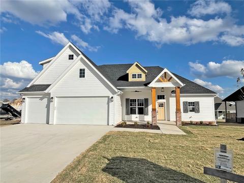 6007 Star Light Dr, Rogers, AR 72758